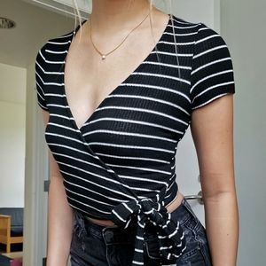 WRAP BLACK STRIPED CROP TOP
